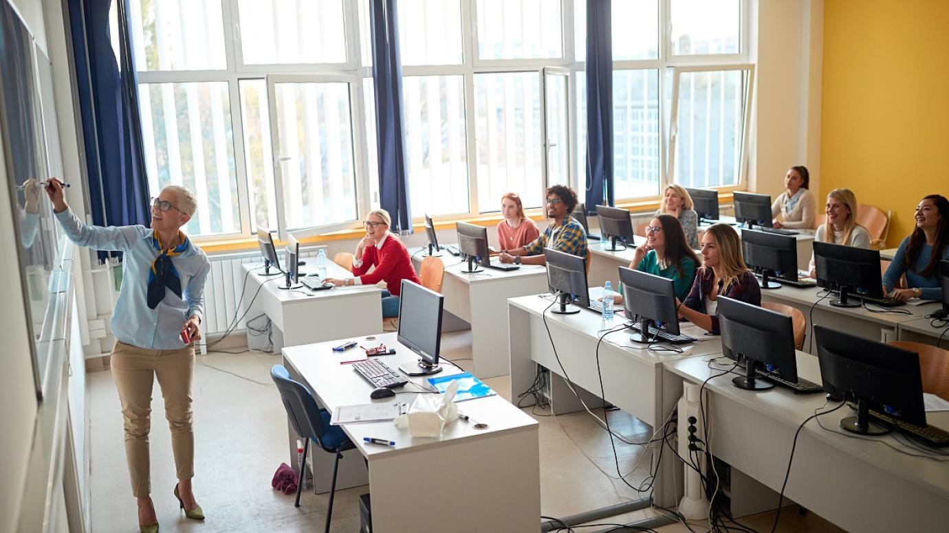 Teachers also suffer from bullying! Observatory - Institute for the Future of Education