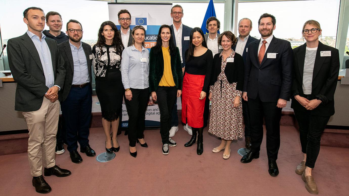 Group picture of Commissioner Gabriel and the participants to the fourth roundtable discussion with European Education Technology (EdTech) companies