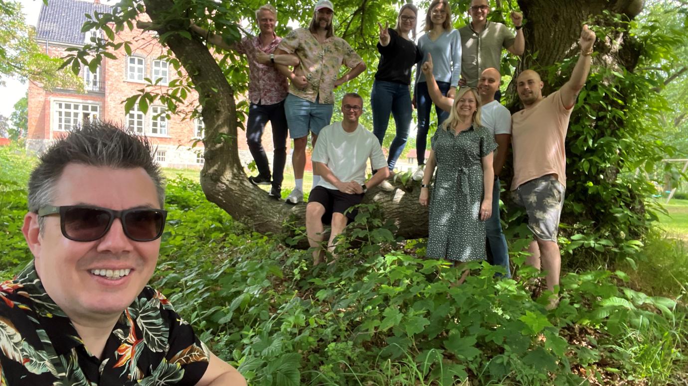 Kristina (back row, second from right) and Kari (the front row first from right) with other Accelerator participants and coaches during the kick-off days in Denmark